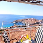 Διαμέρισμα Superb View 1 *