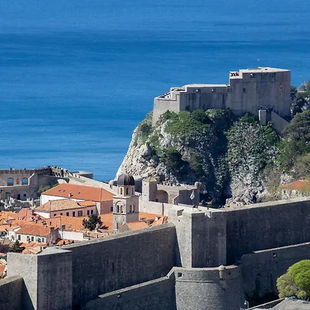 Superb View 1 Apartman *